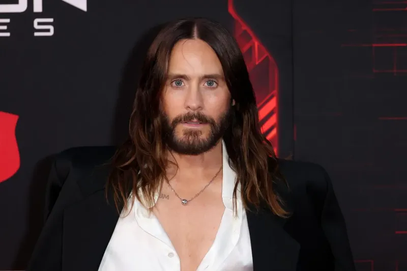 Cuatro mujeres acusan a Jared Leto de conducta sexual inapropiada cuando eran adolescentes; el artista califica las acusaciones de ‘falsas’