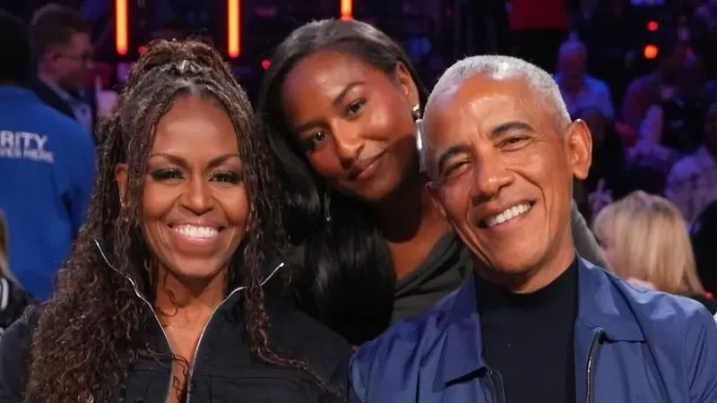 Barack y Michelle Obama celebran el cumpleaños 25 de Sasha, su hija menor