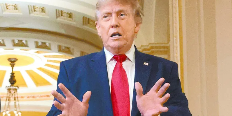 Trump ordena investigar por qué no baja precio de gasolina