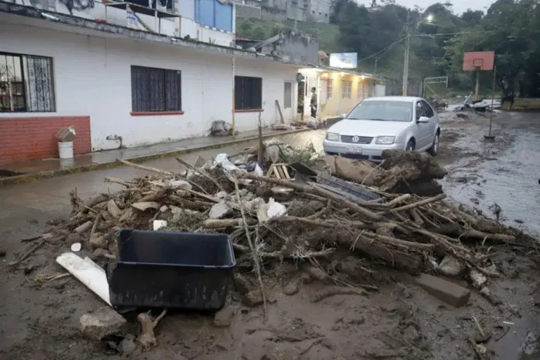 Protección Civil de México emite alerta por lluvias intensas