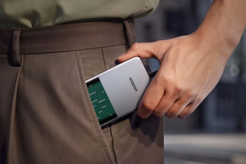 En oferta la powerbank con disipador térmico, pantalla y diseño a medida para iPhone con carga MagSafe y por cable