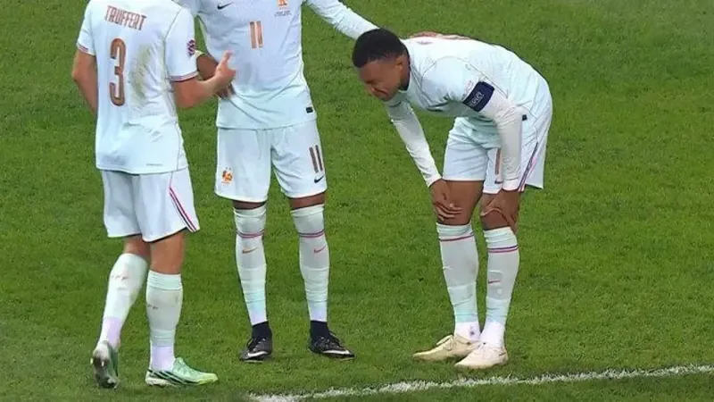 Mbappé se retira lesionado en el partido de Francia