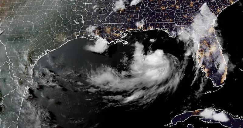 Bertha se convierte en tormenta tropical y amenaza con fuertes lluvias en la costa del Golfo