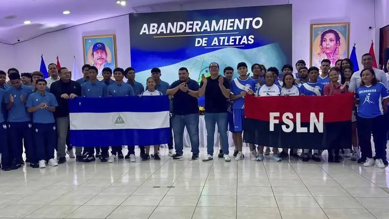 Selecciones de fútbol y hockey sobre césped reciben pabellón nacional