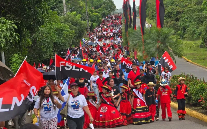 Nicaragüenses participan en caminatas en celebración del 47/19