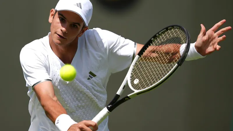 Impresionante debut de Rafa Jódar en Wimbledon