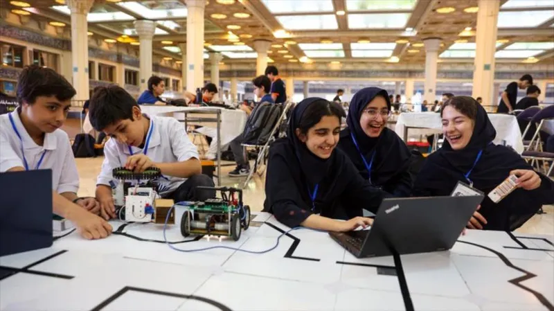 Irán acoge 20.ª edición de las competencias RoboCup Abierto