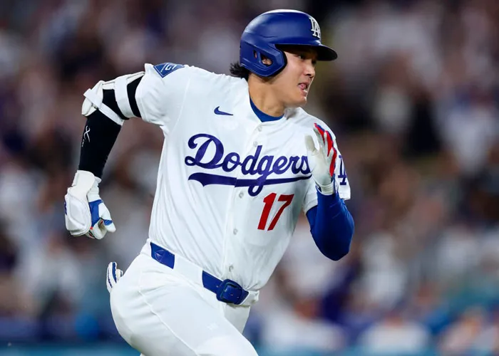 Ohtani sigue encendido, pero preocupa una molestia física
