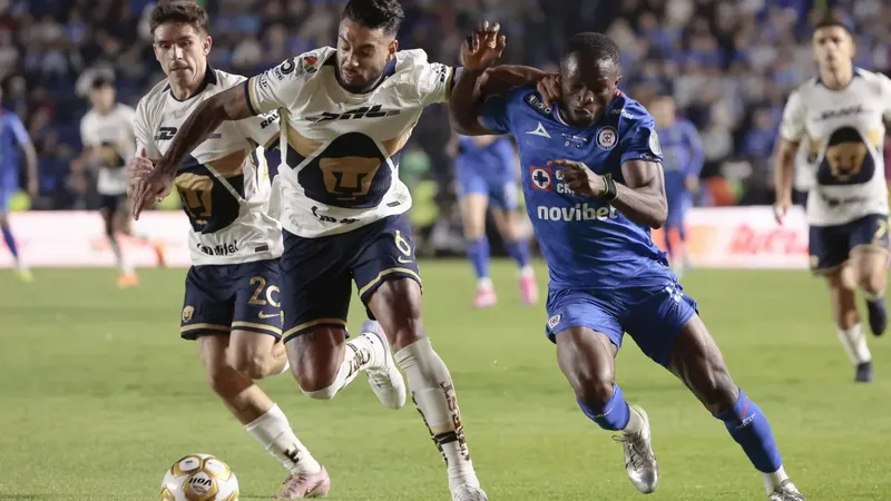 Cruz Azul revive sus fantasmas de las finales con el 0-0 que les arrebataron los Pumas