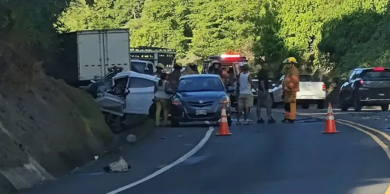 Accidente en ruta 27 deja un muerto y una mujer grave tras choque en...