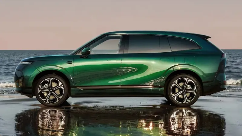 XPeng presenta un nuevo SUV eléctrico de 5,12 metros, 1.152 litros de maletero y 38.500 € que llegará a Europa en 2027
