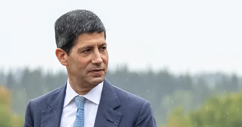 Un tercio de funcionarios de la Fed respalda evaluar menos reuniones para decidir sobre tasas