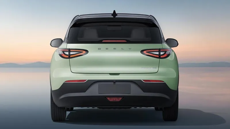 375 litros de maletero y 317 km de autonomía: el coche eléctrico más vendido de China (160.800 ventas en 5 mese) ya tiene nombre en Europa