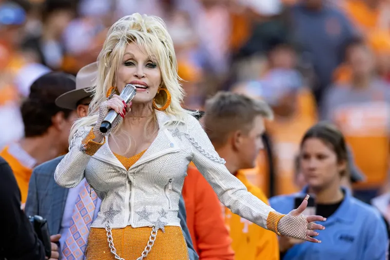 Hermana de Dolly Parton contó cómo la familia lidia con el duelo