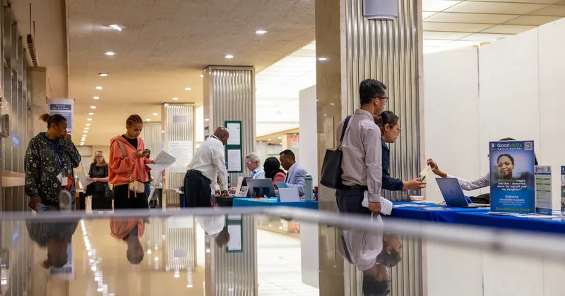 Solicitudes de subsidio por desempleo en EE.UU. caen más de lo esperado y reflejan un mercado estable