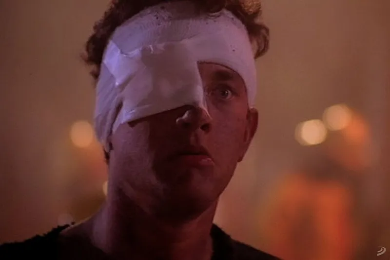 Joe Dante descubrió el arma secreta de Tom Hanks antes que nadie: el hombre más fiable de Hollywood también podía ser el vecino más inquietante del barrio