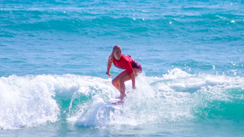 Surfista Candelaria Resano obtiene medalla de bronce para Nicaragua en Santo Domingo 2026