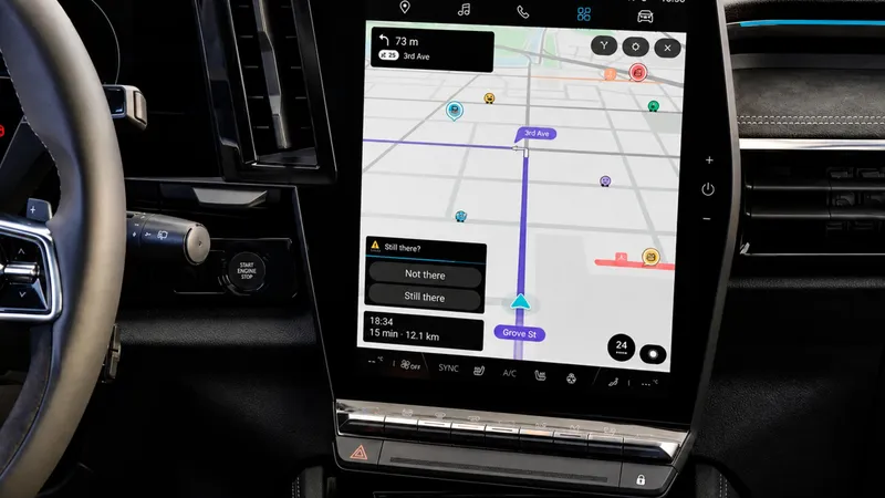 Olvídate de Waze o Google Maps: esta web de la DGT puede evitarte una sorpresa en plena carretera