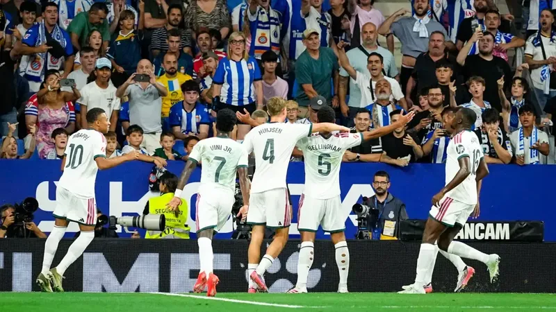 Carlos Espí salva el redebut de Mourinho