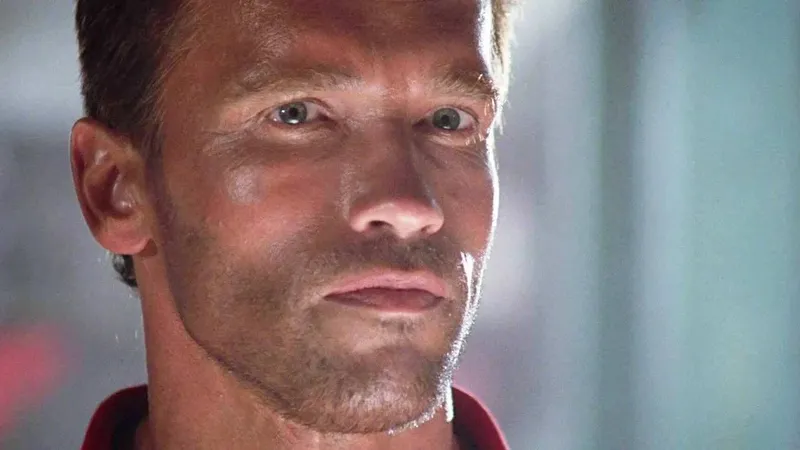 "No funcionó": Hace 24 años, esta obra maestra de la ciencia ficción casi estuvo protagonizada por Arnold Schwarzenegger