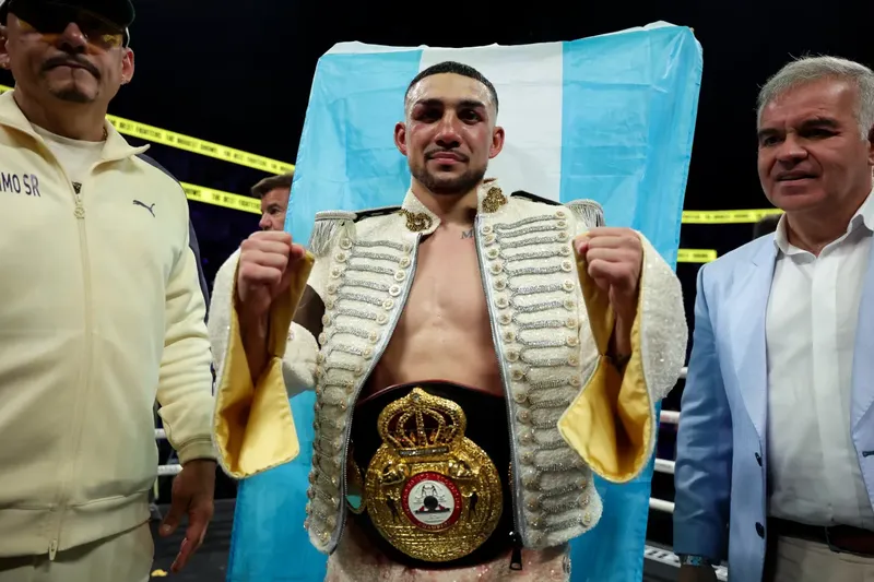 Teófimo López rechaza darle revancha a Rolly y apunta a unificar cinturones