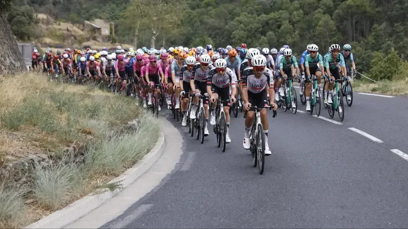 Una granizada monumental obliga a detener la tercera etapa de La Vuelta