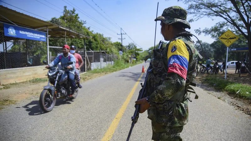 Disidencia de las FARC anuncia cese al fuego para la segunda vuelta de las presidenciales, informan medios