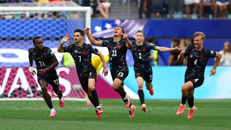 Canadá sigue haciendo historia y ya está en octavos de final