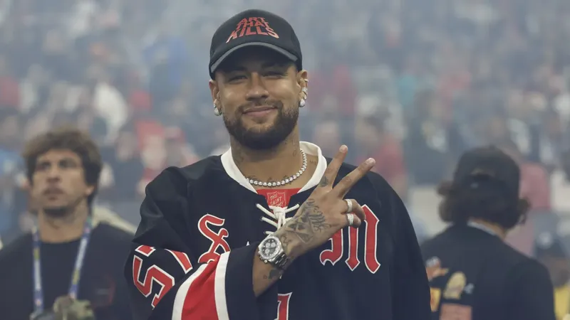 Neymar volvió de vacaciones y anotó un doblete que le dio el empate al Santos contra Chapecoense