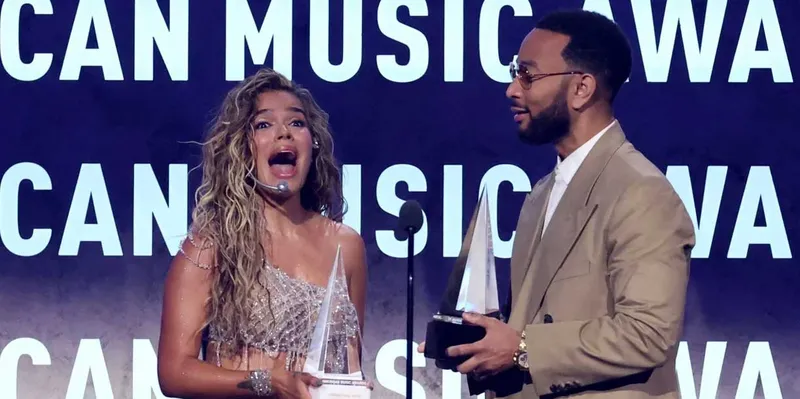 Karol G arrasa en los AMAs 2026 y confirma su dominio global