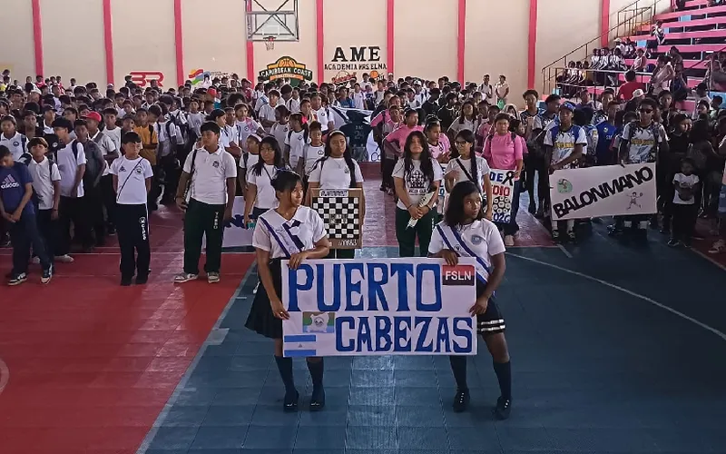 Más de 400 estudiantes celebran con alegría los Juegos Escolares Departamentales en Bilwi