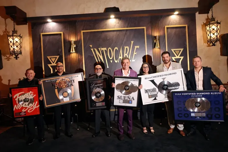 Intocable hace historia con seis certificaciones Diamante en el programa Latin de la RIAA