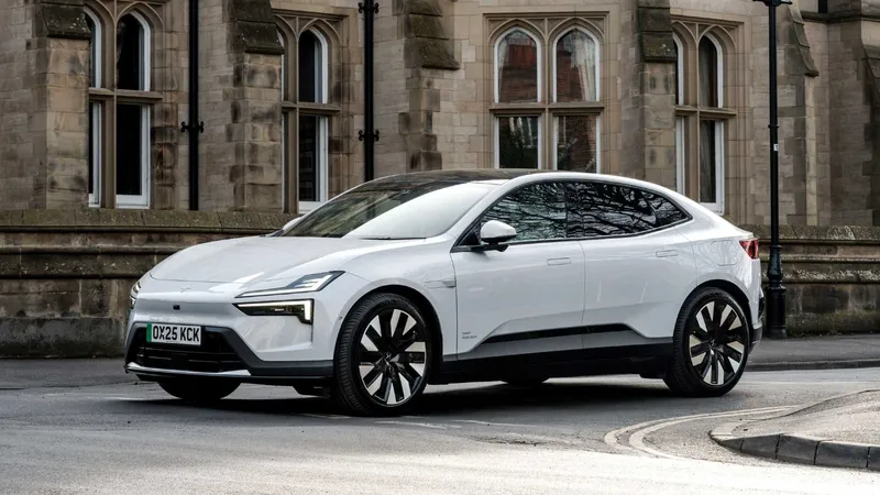 El auge del coche eléctrico pone en jaque la recaudación: un ministro propone un nuevo impuesto por usar las carreteras