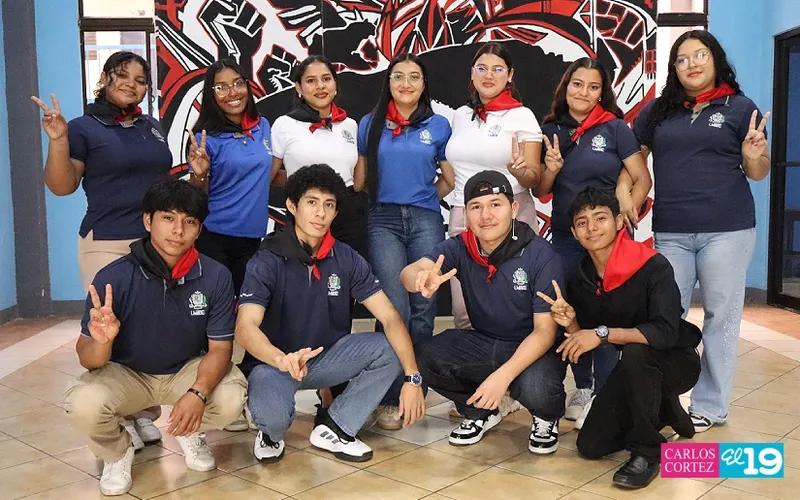 MINJUVE y universitarios becados celebran con encuentro el Día de la Juventud