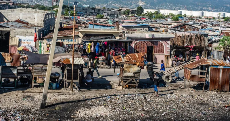EE.UU. advierte sobre el caos en Haití, pero planea deportaciones masivas