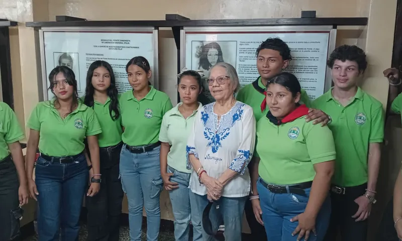 Jóvenes recorren la Casa Museo Comandante Julio Buitrago