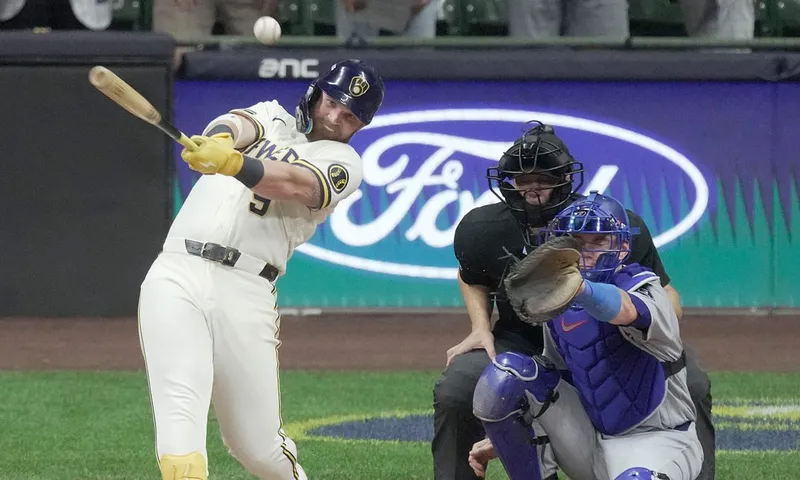Los Brewers tienen contra la pared a los bicampeones Dodgers