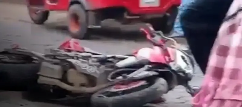 Motociclista lesionado al impactar contra camioneta en carretera a Ticuantepe
