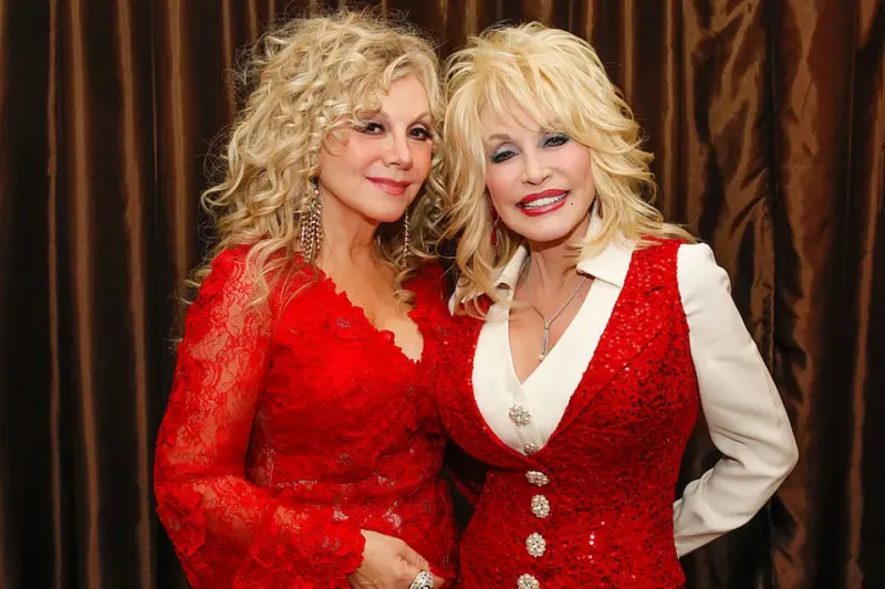 Revelan el motivo por el que Dolly Parton ocultó su cáncer