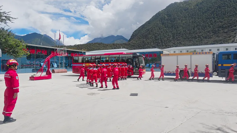 Xi Jinping pide máximos esfuerzos de rescate y socorro por el deslizamiento de tierra en un puerto fronterizo de Xizang