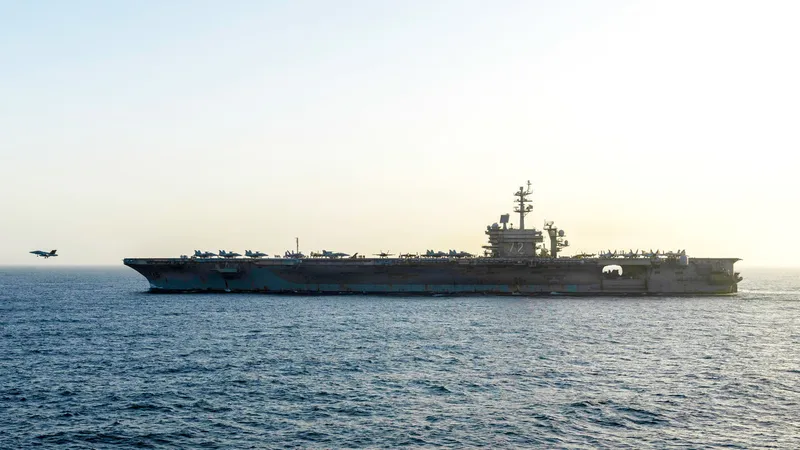 ¿Prepara EE.UU. otra ofensiva contra Irán? Movimientos militares elevan la tensión