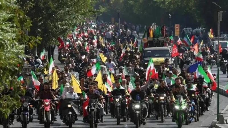 Expertos: el pueblo iraní defiende los principios de la Revolución Islámica