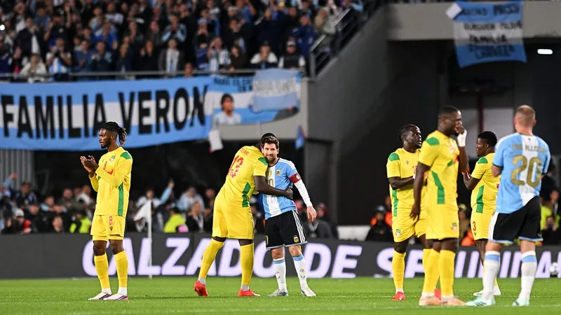 A los 10 minutos, compañeros, rivales y todo el Monumental ovacionaron a Lionel Messi
