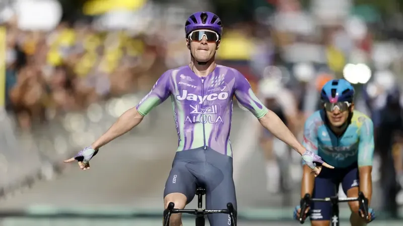 Schmid se estrena a lo grande en el Tour y Pidcock se mete de lleno en la pelea por el podio