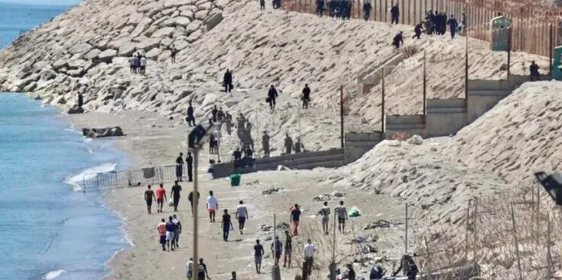 Ceuta estalla contra Madrid: Vivas acusa al Gobierno de pasividad ante la crisis migratoria