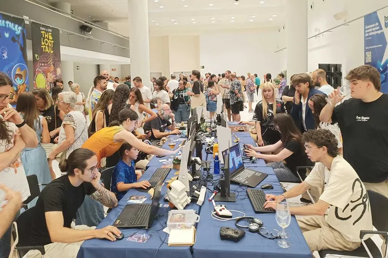 A veces se nos olvida que los videojuegos los siguen haciendo personas. Yo lo recordé este jueves en Vitoria