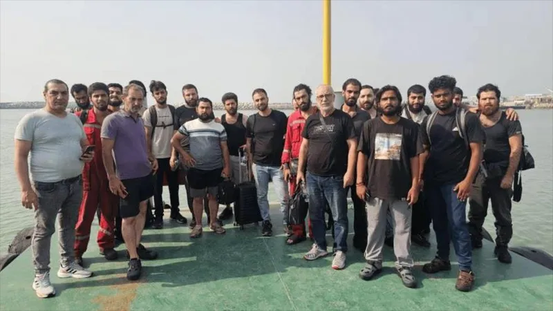 Irán rescata 23 marineros tras colisión de dos buques en Ormuz