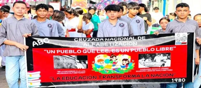 Comunidad educativa conmemora 46 años de la Gran Cruzada Nacional de Alfabetización