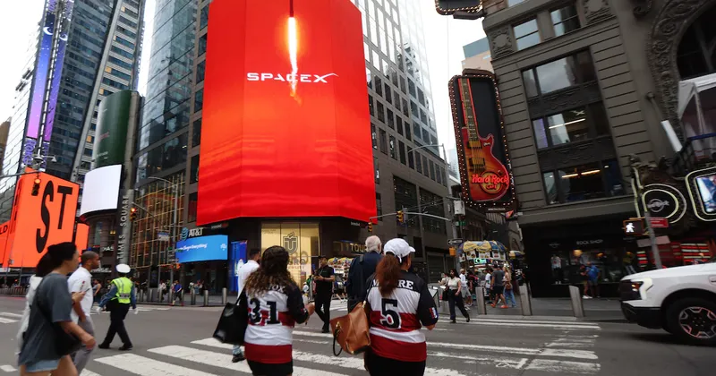 Acciones de SpaceX caen por debajo del precio de su histórica salida a bolsa