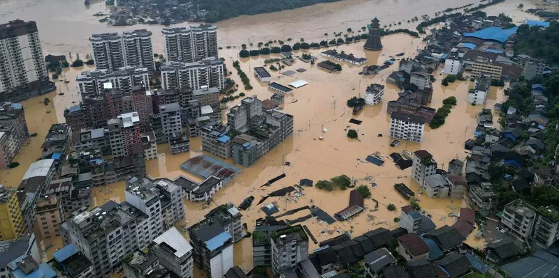 Tornados e inundaciones golpean China y dejan graves daños (Videos)